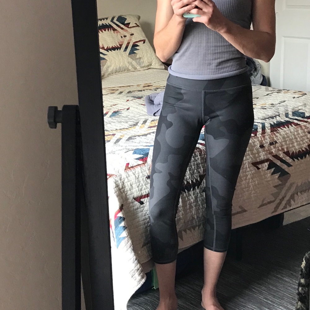 Alo Yoga 3/4 Leggings - Camo